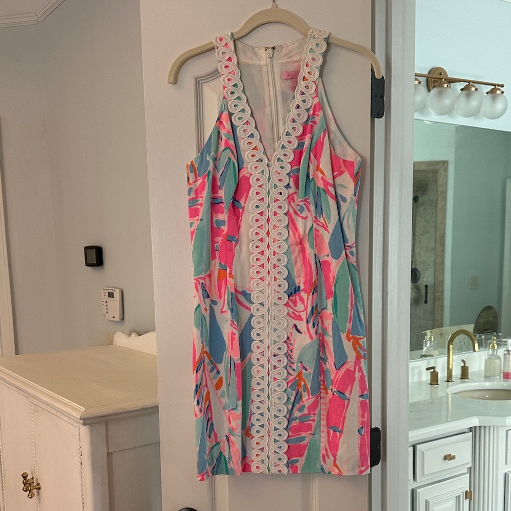 Lilly Pulitzer sz 4 Lynn Shift Dress with embroidered trim and high back zipper